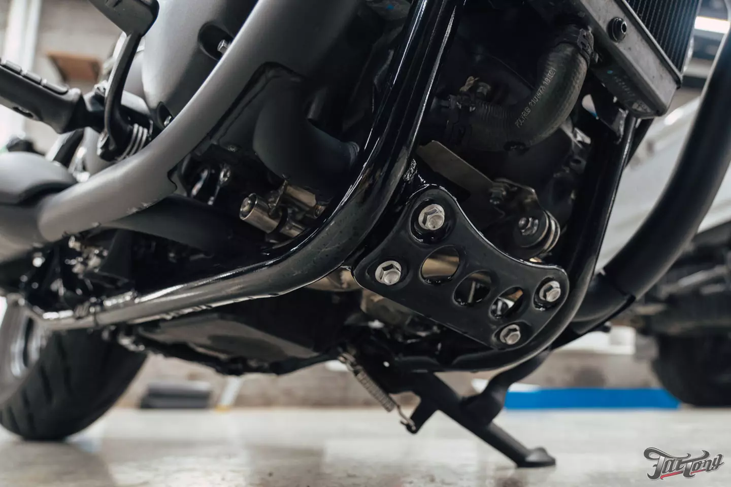 Поработали над выхлопной системой Triumph Bonneville Bobber 1200 и перешили на него сиденье